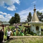 Божественная литургия в престольный праздник храма святого Иоанна Кронштадтского